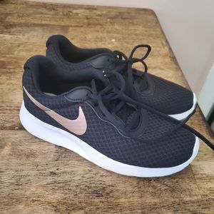 Nike sz 5.5 Women's